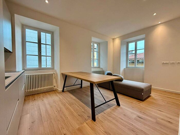 Appartamento con 5 locali in affitto in Via Santi Martiri, Città Vecchia, Trieste