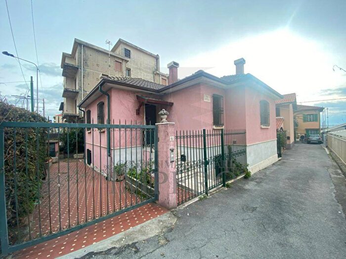 Casa quadrilocale in affitto in Via Arenella, Piani di Borghetto Ospedale, Bordighera