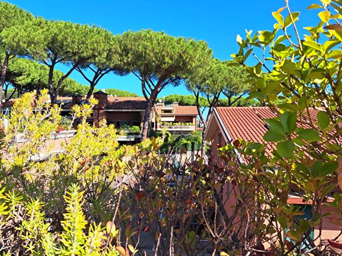 Appartamento trilocale in vendita in Via di Quarto Peperino, Grottarossa Saxa Rubra, Roma