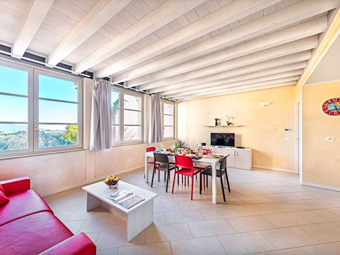 Appartamento con 6 locali in vendita in Via Statale Maderno, Toscolano Maderno, ToscolanoMaderno