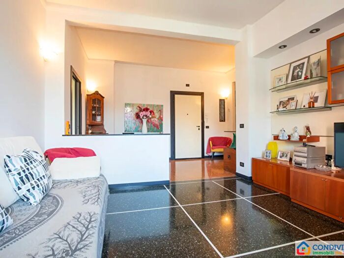 Appartamento con 6 locali in vendita in Via Brigata Salerno, Genova