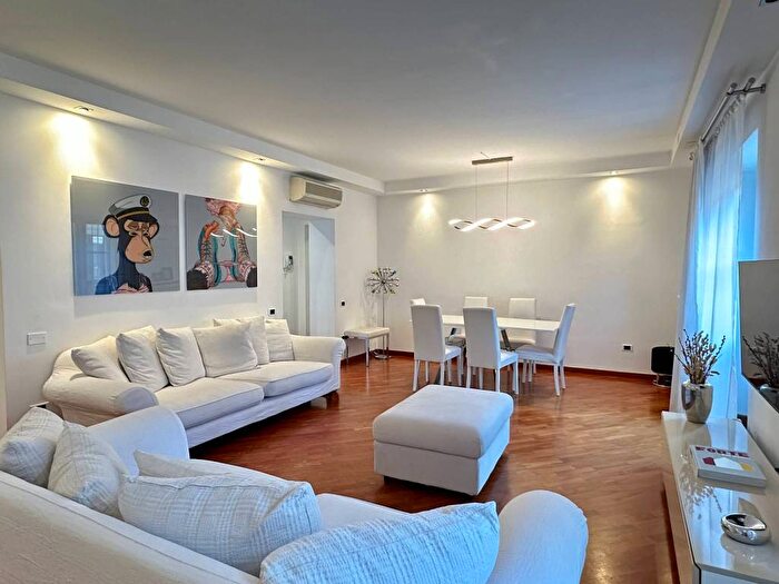 Appartamento con 5 locali in affitto in Via Pontaccio, Brera, Milano