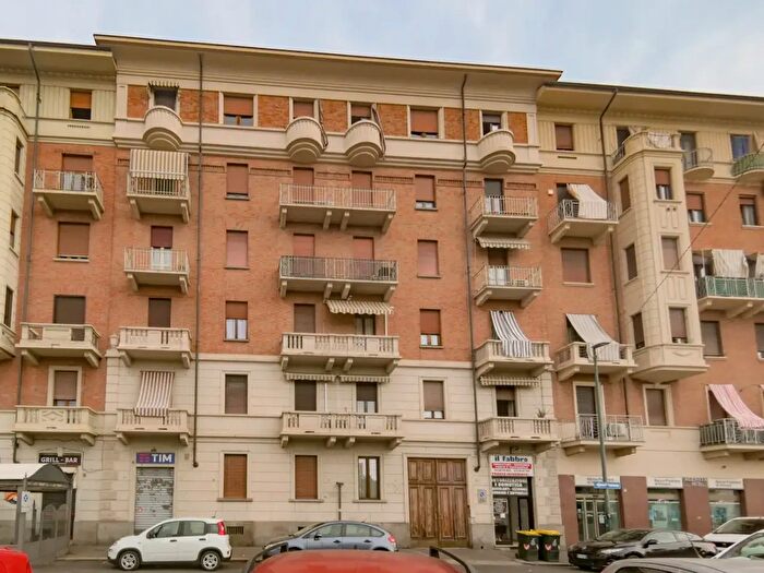 Appartamento trilocale in vendita in Largo Giachino, Torino