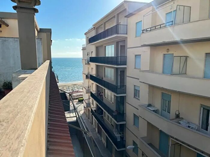 Appartamento trilocale in affitto in Via Trento, Follonica