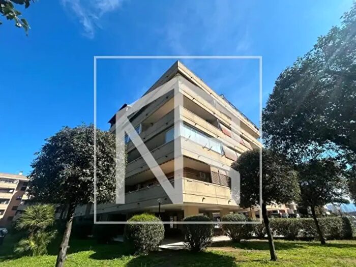 Appartamento quadrilocale in vendita in Via Luigi Gastinelli, Roma