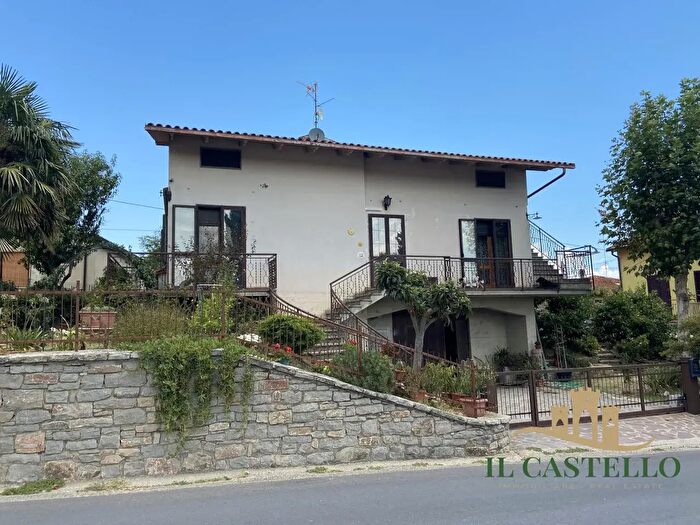 Casa con 7 locali in vendita in Via dei Partigiani, Castiglione Del Lago