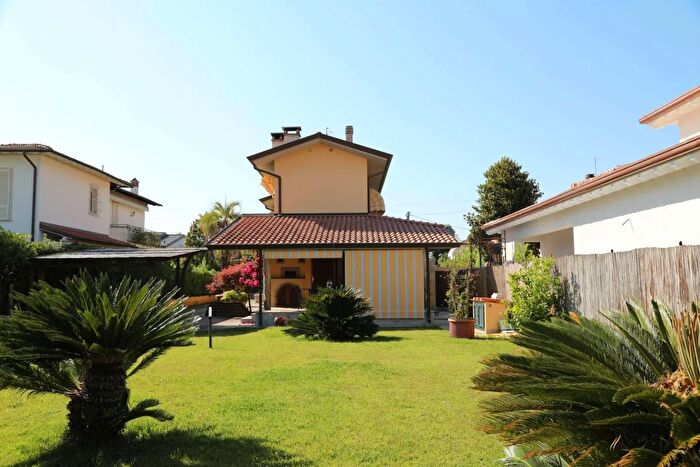 Casa con 7 locali in vendita in Via Piave E Forte dei Marmi, Forte Dei Marmi