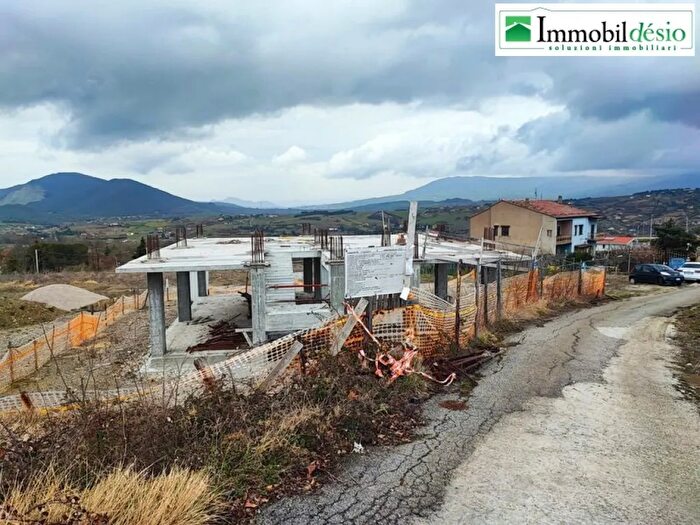 Casa con 8 locali in vendita in Contrada Piatamone Snc Pignola, Pignola