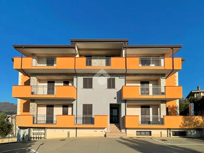 Appartamento quadrilocale in vendita in Via Fratelli Bandiera, Zumpano