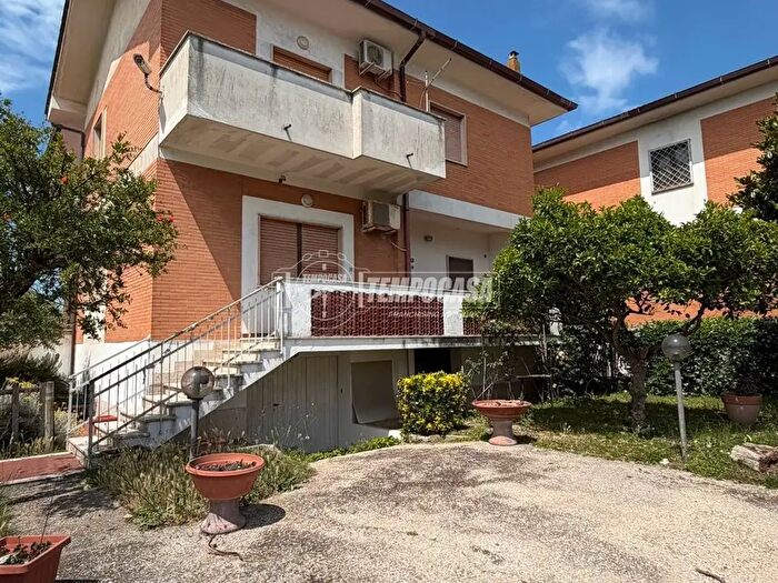 Casa quadrilocale in vendita in Via delle Meleagrine, Fiumicino