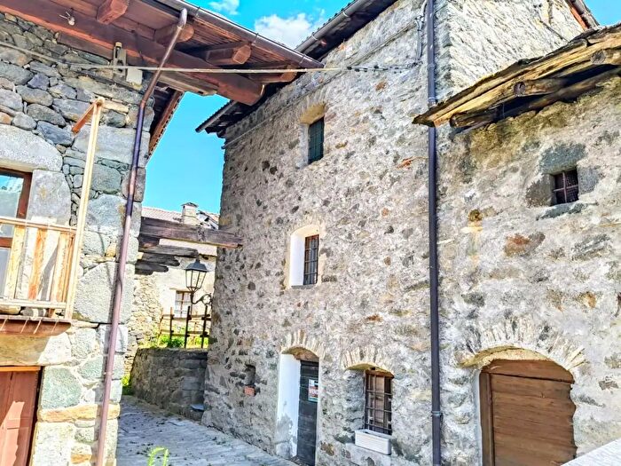 Casa bilocale in vendita in Plout, Saint Marcel