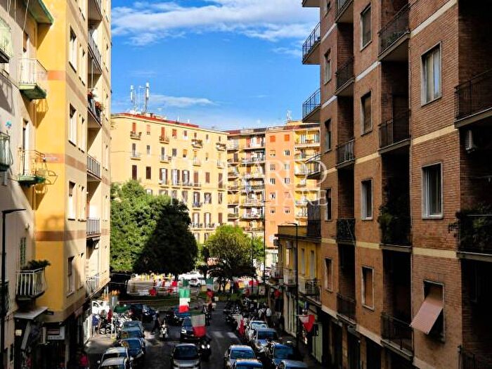 Appartamento quadrilocale in vendita in Via Antignano, Napoli