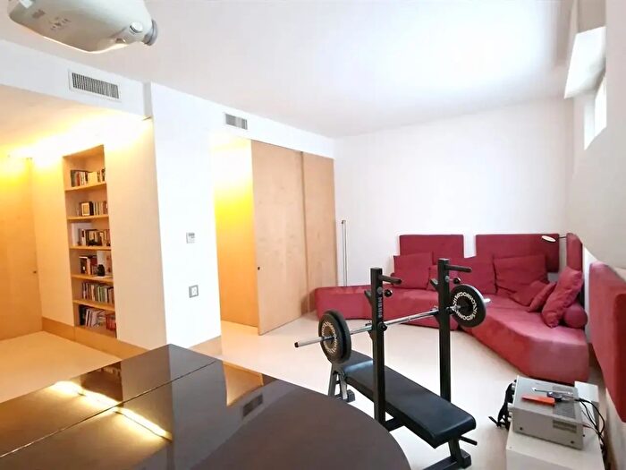 Appartamento bilocale in vendita in Via Barbavara, Milano