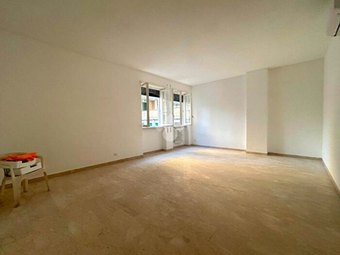 Appartamento trilocale in affitto in Via Cesare Pascarella, Trastevere, Roma