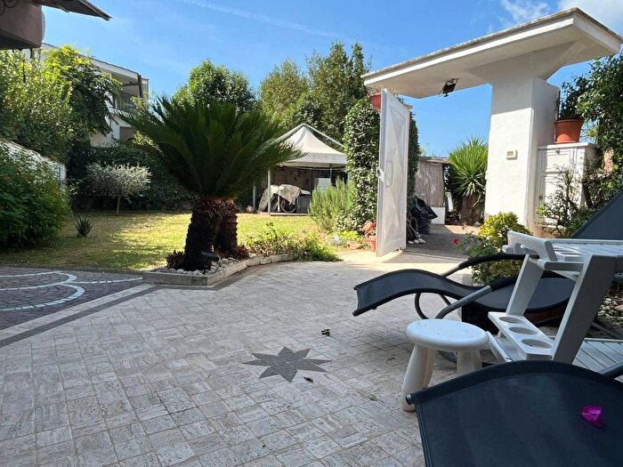 Appartamento trilocale in affitto in Via Ortona, Fregene, Fiumicino