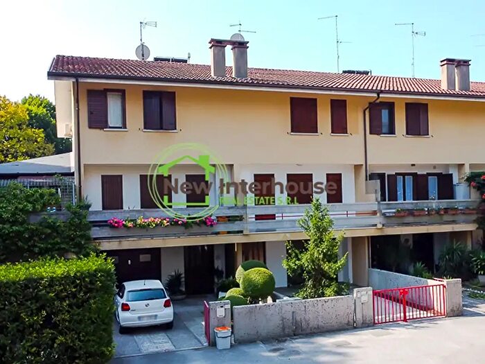 Appartamento con 8 locali in affitto in Via Barbeano, Spilimbergo
