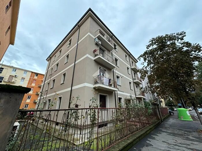 Appartamento bilocale in vendita in Via Enza, Parma