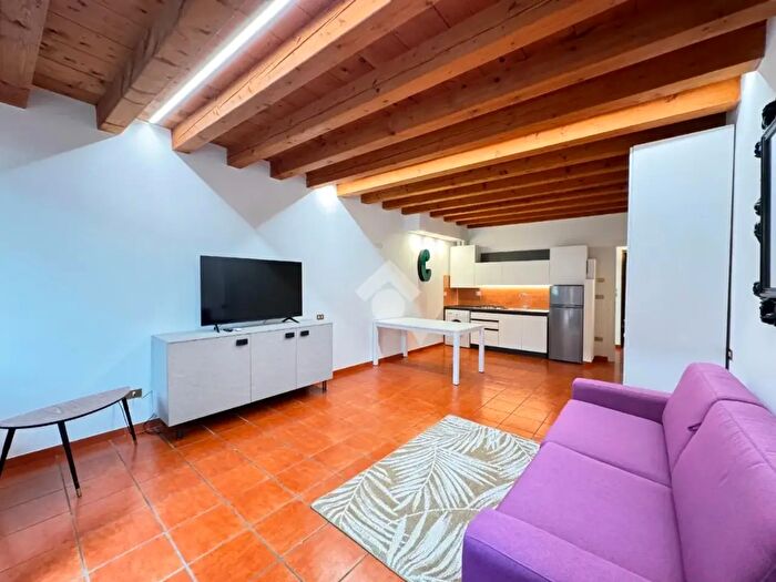 Appartamento trilocale in affitto in Via XX Settembre, Verona