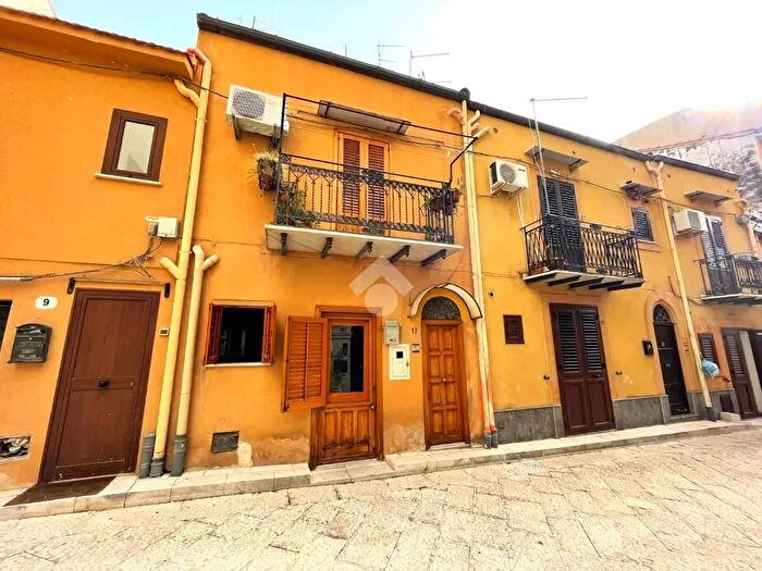 Appartamento bilocale in affitto in Via Fontana Rotonda, Monreale