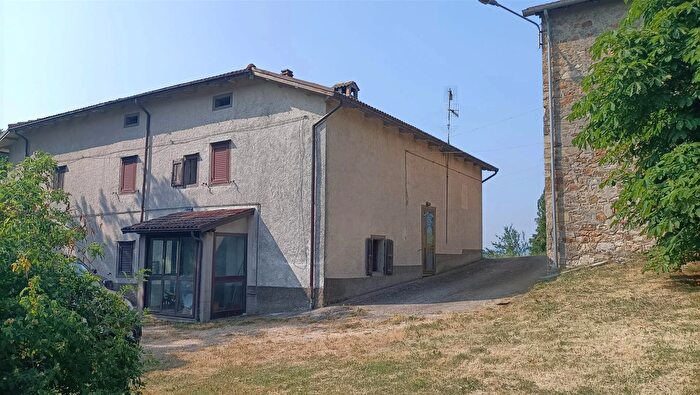 Casa con 10 locali in vendita in Via Sparvo Castiglione dei Pepoli, Castiglione Dei Pepoli