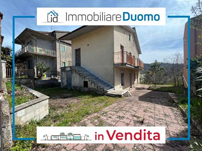 Casa quadrilocale in vendita in Via Dante Alighieri, SantAngelo A Cupolo