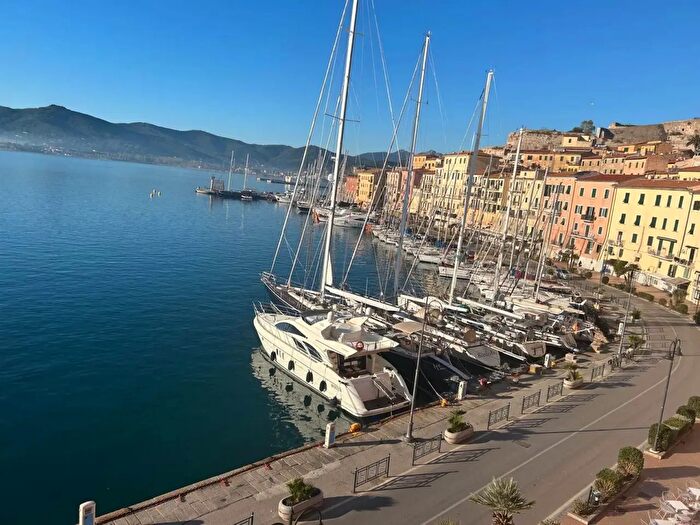 Appartamento trilocale in vendita in Piazza Cavour, Portoferraio