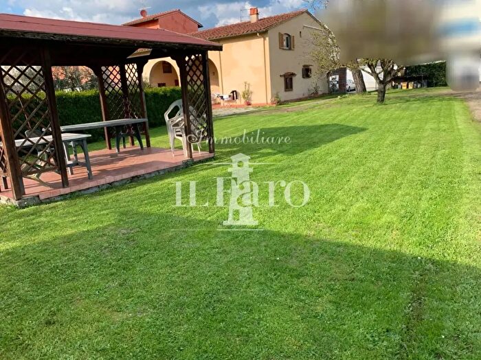 Casa con 5 locali in vendita in Campi Bisenzio