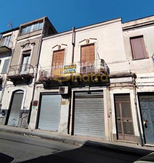 Casa con 6 locali in vendita in Via Strano, Paterno