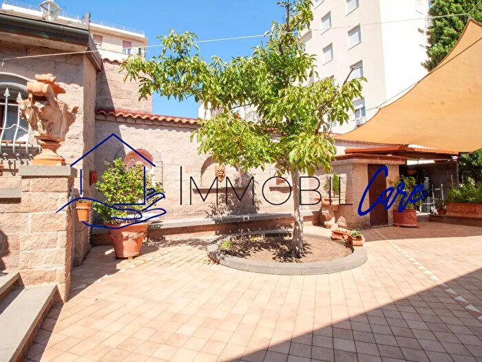 Casa con 12 locali in vendita in Livorno