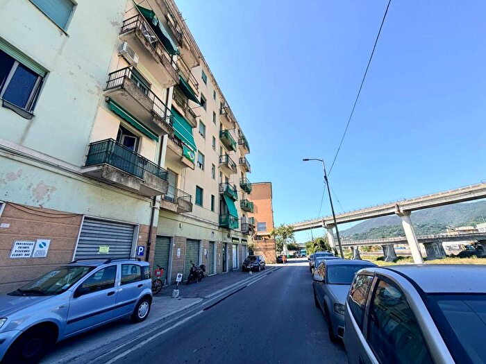 Appartamento quadrilocale in affitto in Via Sardorella, Bolzaneto, Genova
