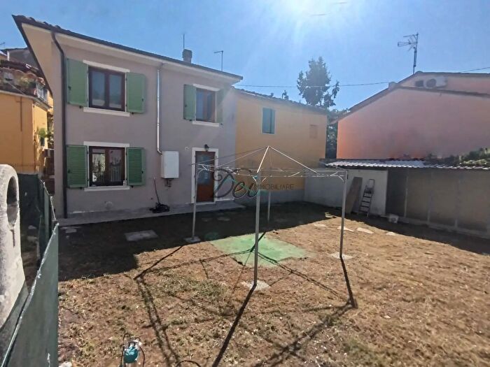 Casa con 5 locali in vendita in Via di Ronco, Lucca
