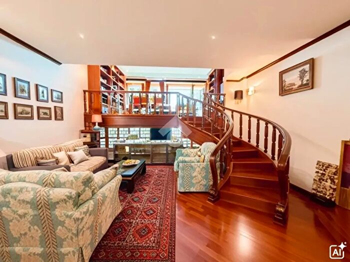 Casa con 8 locali in vendita in Via Dante Alighieri, Perugia