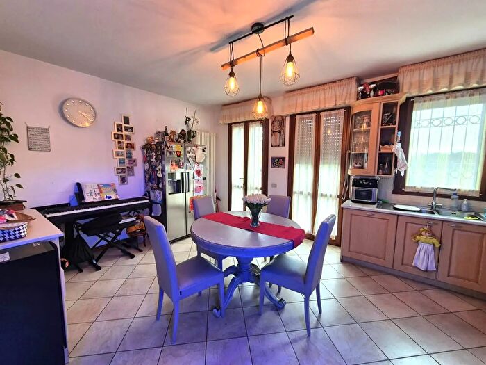 Casa con 6 locali in vendita in Viareggio