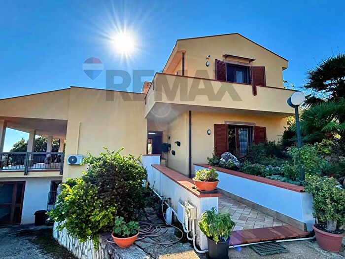 Casa con 12 locali in vendita in Via Eva Peron, Monreale