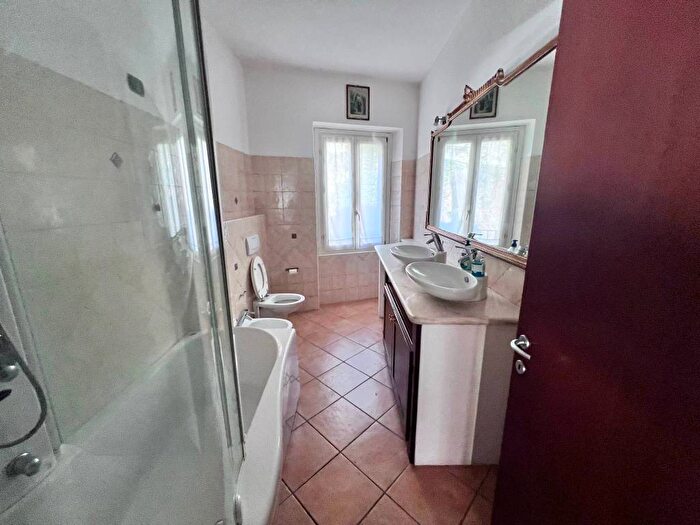 Appartamento trilocale in affitto in Corso Belvedere, Centro, Ghiffa