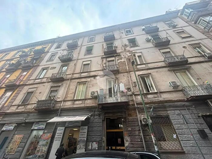 Appartamento trilocale in vendita in Via Marco Aurelio Severino, Napoli