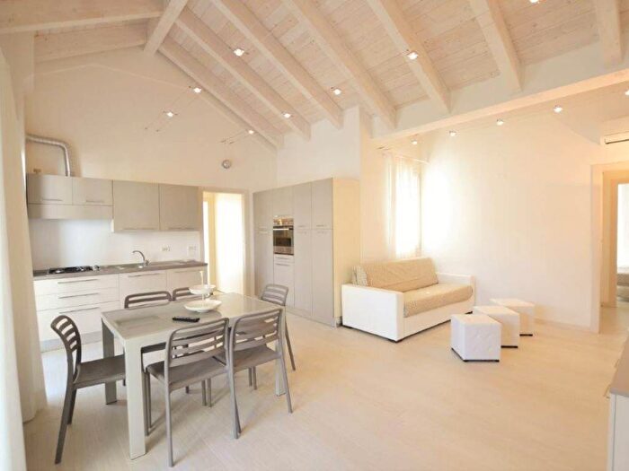 Casa quadrilocale in affitto in Viale Antonio Gramsci, Abissinia, Riccione