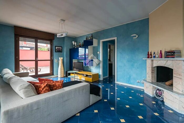 Appartamento quadrilocale in vendita in Via Don Carlo Capra, Bagnatica