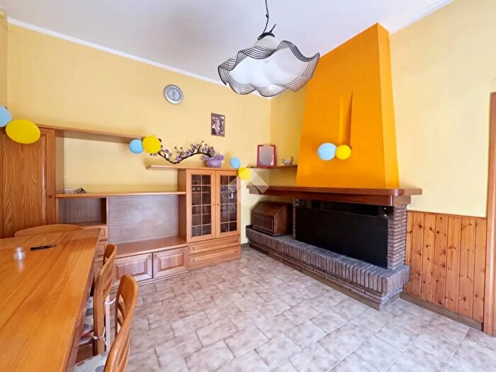 Casa con 5 locali in vendita in Via Villa Parigi, Montegridolfo
