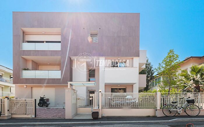 Appartamento trilocale in vendita in Viale Arno, Riccione