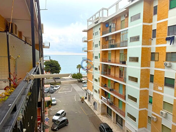 Appartamento quadrilocale in affitto in Via Naccoloso, Catanzaro