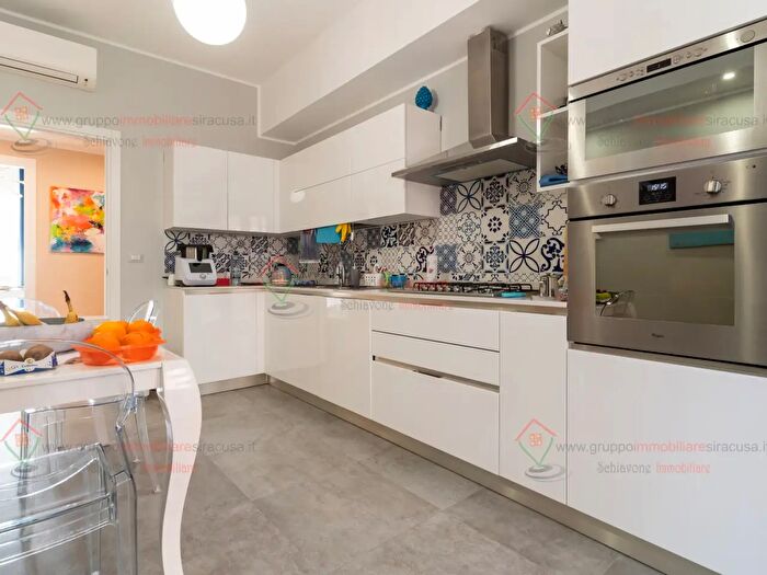 Appartamento con 5 locali in vendita in Siracusa
