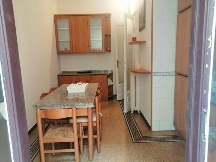 Appartamento trilocale in affitto in Via Trincea delle Frasche, Corso San Gottardo, Milano