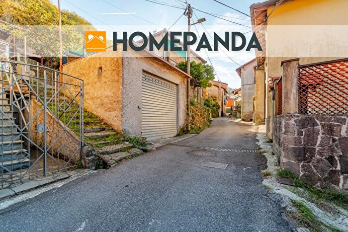 Casa con 5 locali in vendita in Via Marsiglia, Davagna