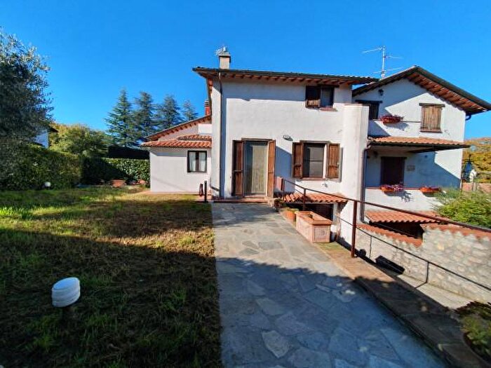 Casa quadrilocale in vendita in Via delle Querce, Pietralunga