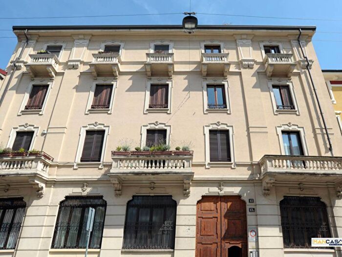 Appartamento trilocale in affitto in Via Gentilino, Corso San Gottardo, Milano