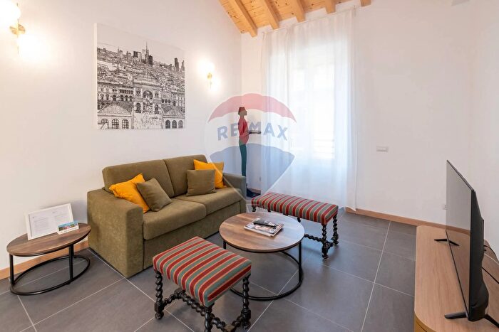 Appartamento trilocale in affitto in Via Sebastiano del Piombo, Milano