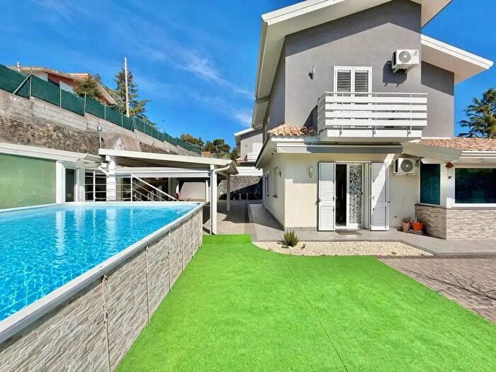 Casa con 5 locali in vendita in Viale della Regione, Nicolosi
