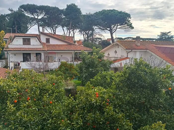 Casa con 6 locali in vendita in Ardea