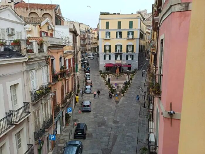 Appartamento quadrilocale in affitto in Via Sicilia, Cagliari